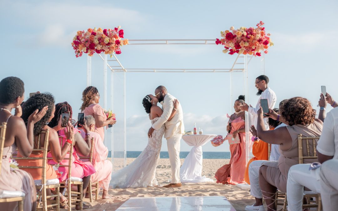 Elizabeth Russell’s Soundtrack Felices por Siempre